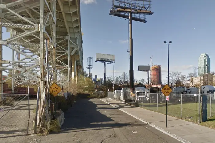 A screenshot of a dead end of Borden Avenue in Long Island City under the LIE.
